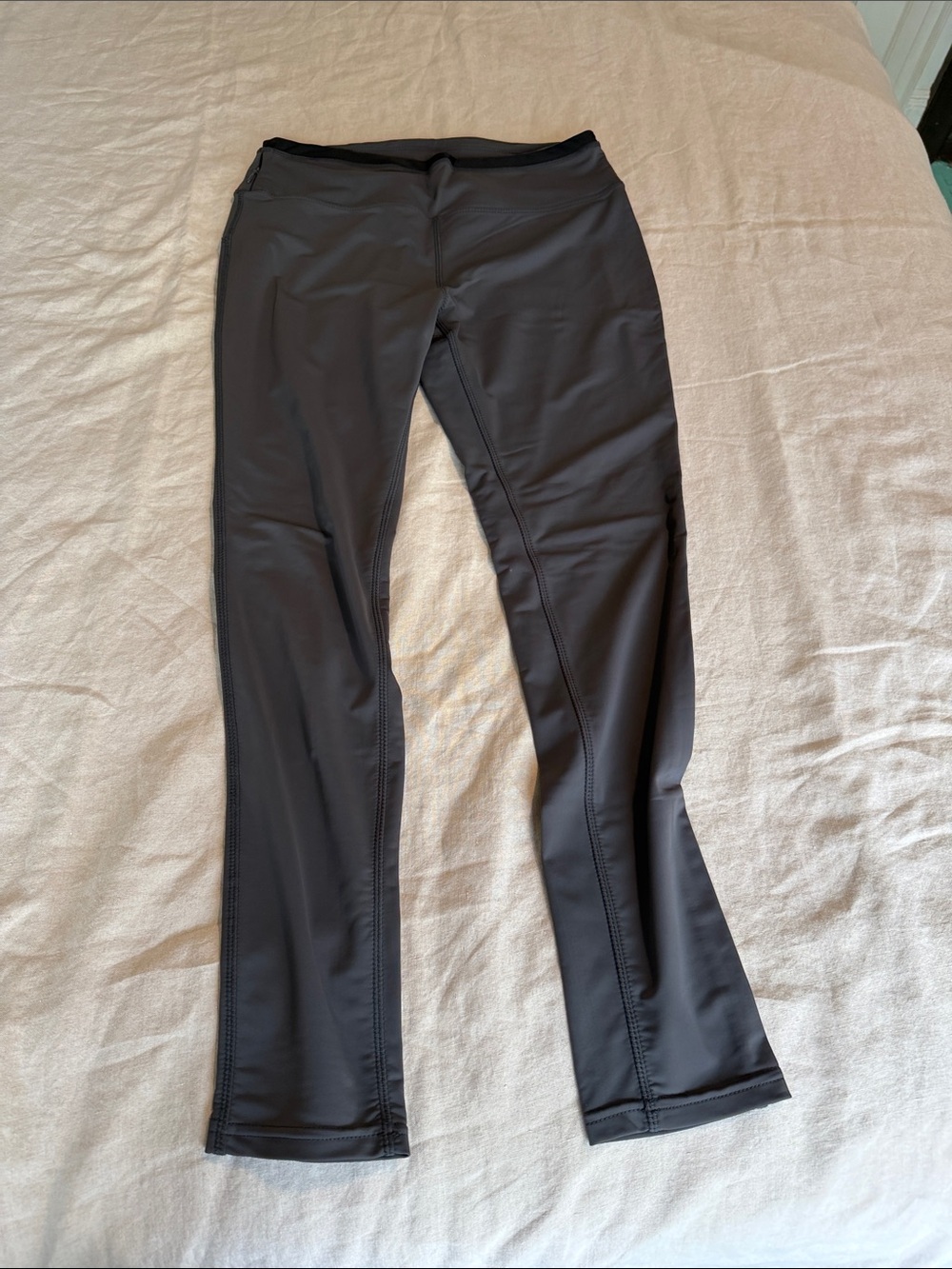 Charcoal gray UV Skinz beach leggings. Medium